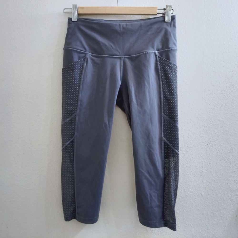 Victoria’s Secret VSX Knockout Crop Leggings Gray Size Small